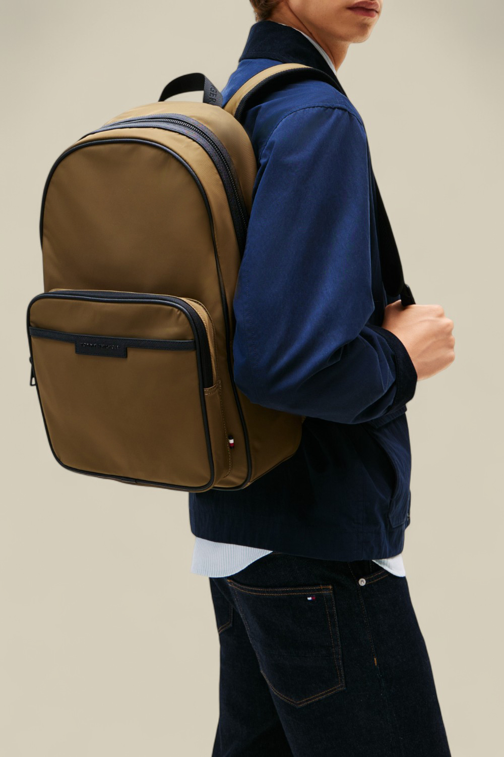 תמונת כל הלוק של תיק גב